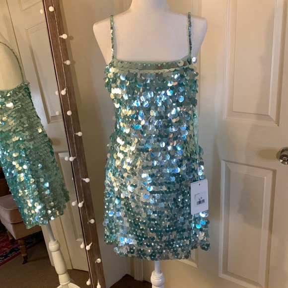 MAC DUGGAL
Slim Strap Paillette Sequin Mini Dress - Picture 4 of 17